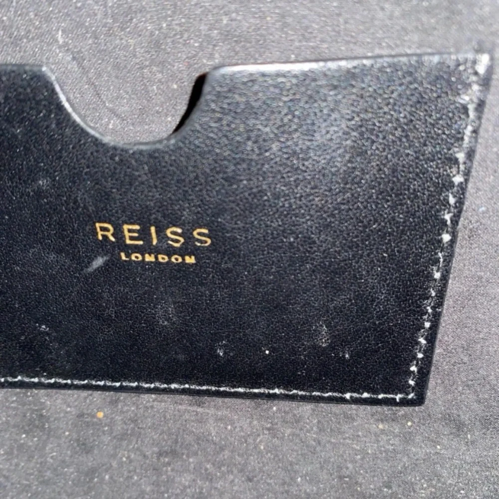Reiss reposhing this